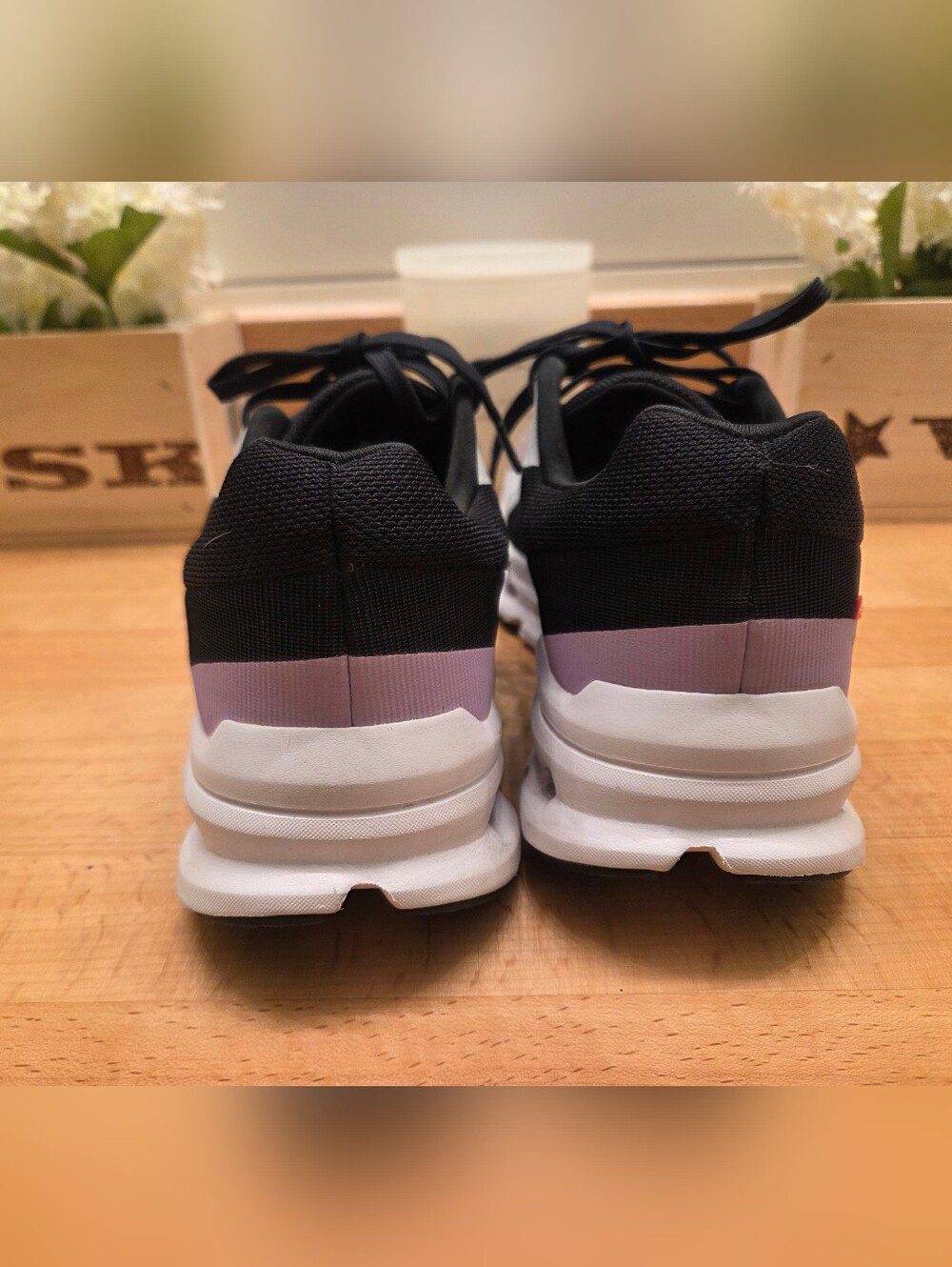 On Running Cloudrunner Sneakers Heron/Black/White Women's Size 8 - Picture 4 of 9